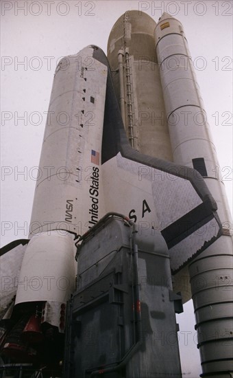La navette spatiale Columbia (STS-1) lors d'une mission de simulation au centre spatial Kennedy en Floride (31 août 1981)