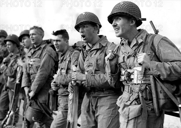 GI's avant le Débarquement sur les plages de Normandie (juin 1944)