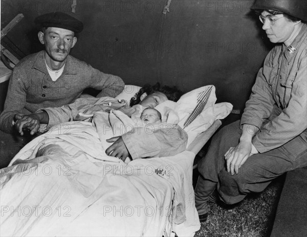 First baby born at an American campaign hospital in the Cotentin region (June 1944)