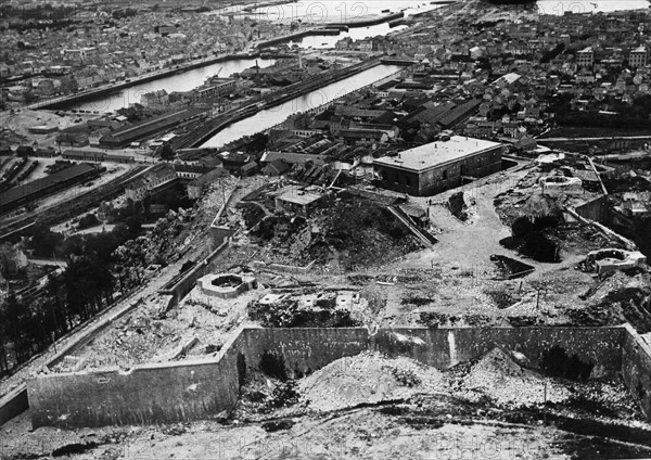 City and harbour of Cherbourg (June 1944)