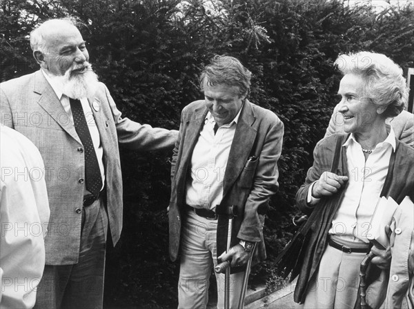 (L-r) Initiator Lew Kopelew, Pavel Kohut und Marion Gräfin Dönhoff auf dem...