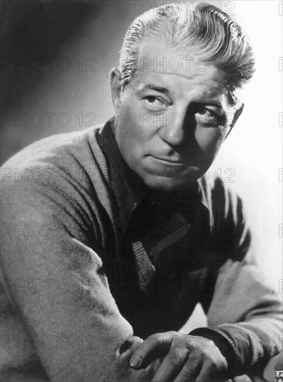 Der französische Filmschauspieler Jean Gabin. (Aufnahme aus der Nachkriegszeit). Er wurde am 17.5.1904 in Paris geboren und starb am 15.11.1976 im Pariser Vorort Neuilly an Herzversagen. Weltruhm erlangte er mit seiner Darstellung des "Kommissar Maigret" in verschiedenen Verfilmungen der gleichnamigen Detektiv-Romane des belgischen Schriftstellers Georges Simenon.