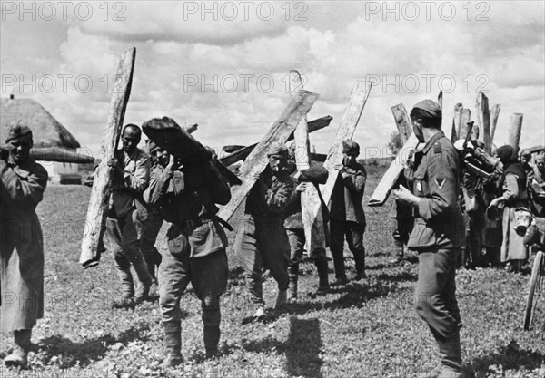 Third Reich - Construction of a bridge at the Eastern front 1942