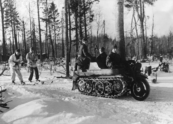 Third Reich - Skijoring at the Eastern front 1943