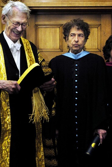 Bob Dylan Receives Honorary Degree