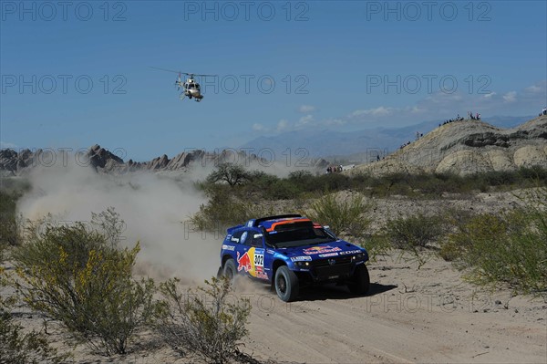 Nasser Al-Attiyah aus Katar und sein deutscher Co-Pilot Timo Gottschalk fahren am Dienstag (04.01.2011) in ihrem VW Race Touareg auf der 3. Etappe der Rallye Dakar von San Miguel de Tucuman nach San Salvador de Jujuy, Argentinien. Foto: Eric Vargiolu (ACHTUNG: Handout - Nur zur redaktionellen Verwendung und bei Nennung der Quelle: Volkswagen/DPPI )