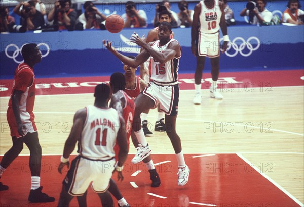 Earvin Magic JOHNSON, USA, Basketball, Aktion, Dream Team, hier im Spiel Angola - USA 48:116,
Spiele der XXV. Olympiade Olympische Spiele Sommerspiele 1992 in Barcelona Spanien, vom 25.07. bis 09.08.1992.