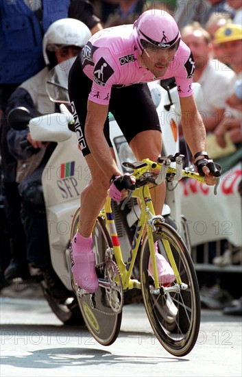 Der französische Radprofi Laurent Jalabert vom Once-Team ist am 5.7.1997 unterwegs beim Prolog der 84. Tour de France, einem 7,3-km-Einzelzeitfahren in Rouen. Jalabert belegt am Ende Rang 22 mit einem Rückstand von 18 s zum Sieger.