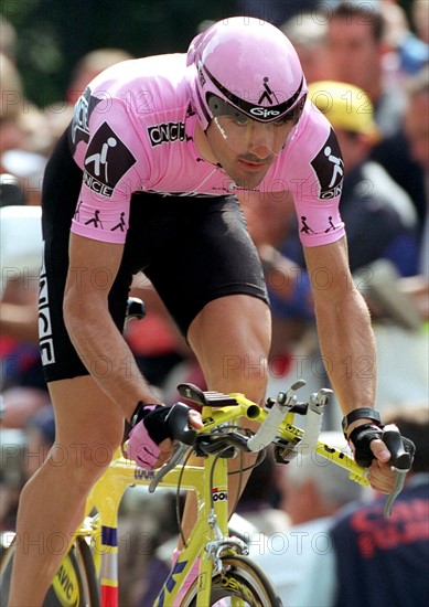Der französische Radprofi Laurent Jalabert vom Once-Team ist am 5.7.1997 unterwegs beim Prolog der 84. Tour de France, einem 7,3-km-Einzelzeitfahren in Rouen. Jalabert belegt am Ende Rang 22 mit einem Rückstand von 18 s zum Sieger.