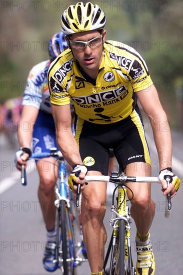 Der französische Radprofi Laurent Jalabert vom Profiteam ONCE-Deutsche Bank fährt am 16.04.2000 beim belgischen Radweltcup-Rennen "Lüttich-Bastogne-Lüttich" über 264 Kilometer.