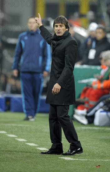 23.02.2011,  Fußball-Champions-League, Achtelfinale, Inter Mailand - FC Bayern München, im Stadion Guiseppe Meazza .  Trainer Leonardo (Mailand) gestikuliert