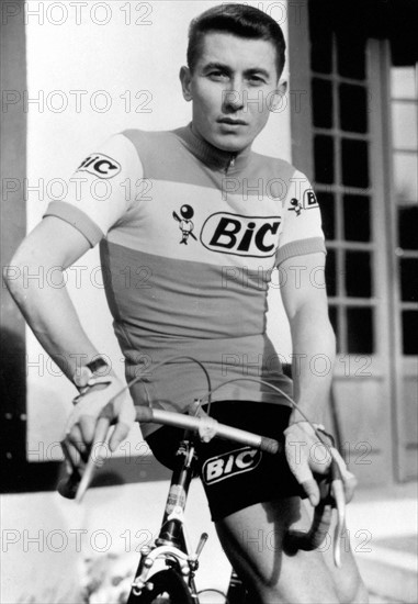Der Franzose Jacques Anquetil posiert im Januar 1967 für ein Foto. Der aus Rouen stammende Rennfahrer feierte insgesamt fünf Gesamtsiege bei der Tour de France (1957, 1961, 1962, 1963 und 1964).