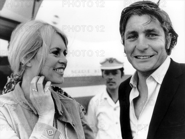 (dpa files) - The Swiss industrial heir, playboy and photographer Gunter Sachs accompanies his then wife Brigitte Bardot at the airport in Marbella, Spain, 10 April 1968. The great grand son of Adam Opel will celebrate his 70th birthday on 14.11.2002.  In the 60's Sachs created a sensation as a playboy with his many exploits on the party scene making him a favourite of the yellow-press. He is considered one of the discoverers of St. Tropez putting it on the map as a symbol of the jet-set. His 1966 marriage to Brigitte Bardot made headlines around the world.