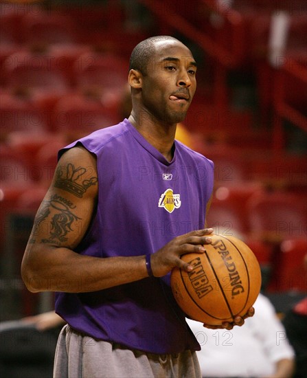 Basketball; NBA Saison 2004/2005
Miami Heats 102 vs. 89 Los Angeles Lakers
Kobe Bryant (LA) beim Aufwaermen
FOTO: Pressefoto ULMER / Markus Ulmer