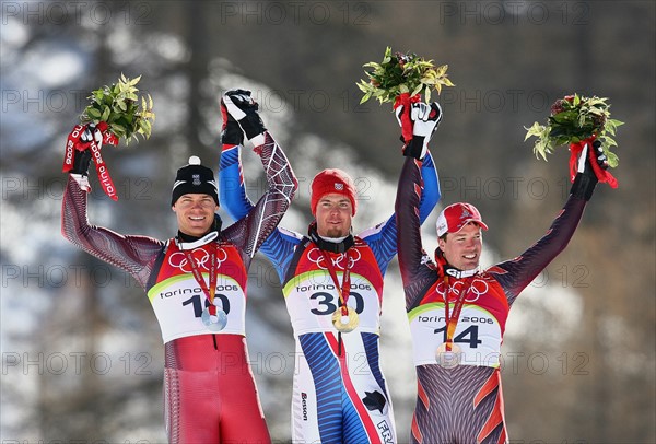 Olympia
20. Olympische Winterspiele 2006 Turin
Ski Alpin Herren Abfahrt
Siegerehrung, Michael Walchhofer (AUT,Silber li) Antoine Deneriaz (FRA,mitte) gewinnt Gold und Bruno Kernen (SUI, Bronze re)
FOTO : Pressefoto ULMER / Andreas Schaad