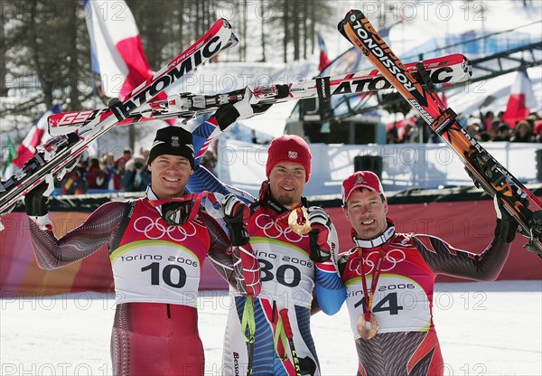 Olympia
20. Olympische Winterspiele 2006 Turin
Ski Alpin Herren Abfahrt
Siegerehrung, Michael Walchhofer (AUT,Silber li) Antoine Deneriaz (FRA,mitte) gewinnt Gold und Bruno Kernen (SUI, Bronze re)
FOTO : Pressefoto ULMER / Andreas Schaad