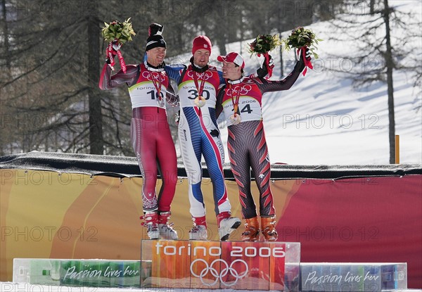 Olympia
20. Olympische Winterspiele 2006 Turin
Ski Alpin Herren Abfahrt
Siegerehrung, Michael Walchhofer (AUT,Silber li) Antoine Deneriaz (FRA,mitte) gewinnt Gold und Bruno Kernen (SUI, Bronze re)
FOTO : Pressefoto ULMER / Andreas Schaad