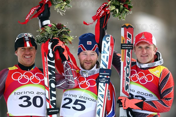 Olympia
20. Olympische Winterspiele 2006 Turin
Super G Herren 18.02.2006
Dreierbild; vlnr: Hermann Maier (AUT er belegt Platz 2), Kjetil Andre Aamodt (NOR er belegt Platz 1), Ambrosi Hoffmann (SUI) belegt Platz 3
FOTO : Pressefoto Ulmer / Andreas Schaad
