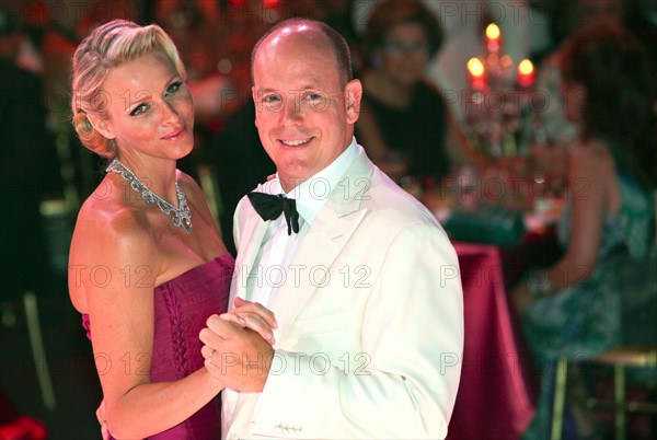 Prince Albert II of Monaco and his wife, Princess Charlene of Monaco, dance at the 63rd Red Cross Ball at the Sporting Club Salle des Etoiles in Monaco, 05 August 2011. The Red Cross Ball is a traditional annual charity event in the Principality of Monaco. Foto: Danna/Realis/Pool