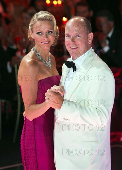 Prince Albert II of Monaco and his wife, Princess Charlene of Monaco, dance at the 63rd Red Cross Ball at the Sporting Club Salle des Etoiles in Monaco, 05 August 2011. The Red Cross Ball is a traditional annual charity event in the Principality of Monaco. Foto: Danna/Realis/Pool