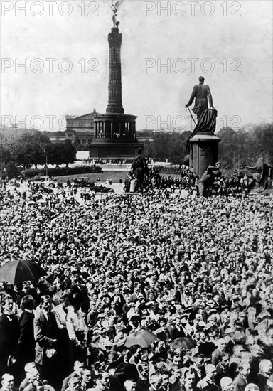 First World War: prayer service at Bismarck memorial in Berlin