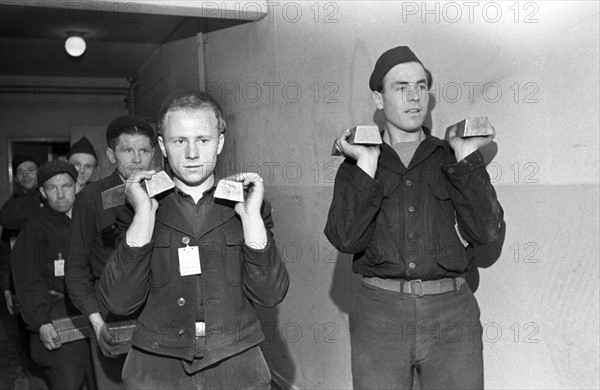 Silberbarren werden 1947 nach Ungarn zurück gebracht