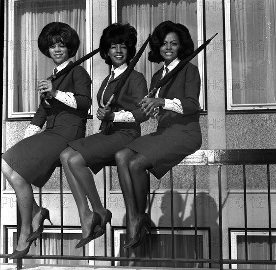 DIANA ROSS AND THE SUPREMES
American Pop Group
Universal Pictorial Press...