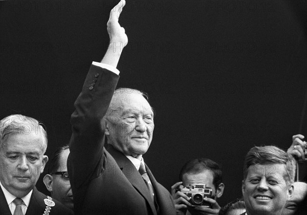 Le chancellier allemand Konrad Adenauer et le Président John F. Kennedy lors d'un voyage à Bonn