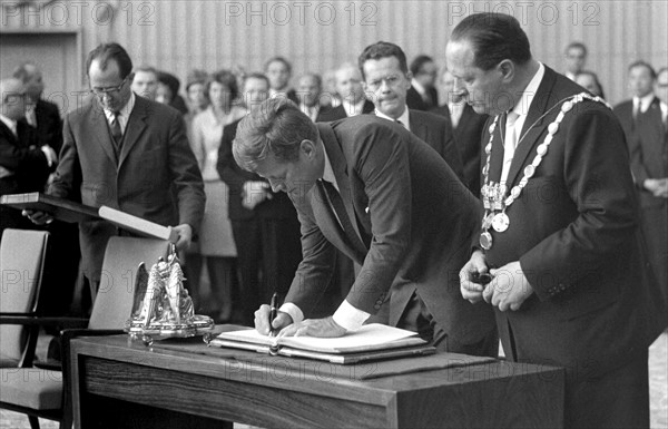 Le Président John F. Kennedy lors d'une visite à Cologne en 1963