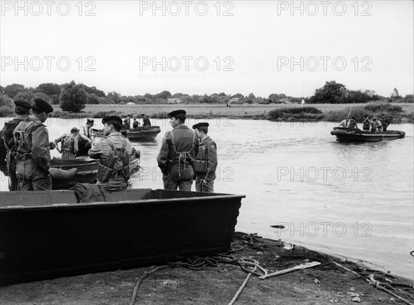 Belgian soldiers search for missing comrades