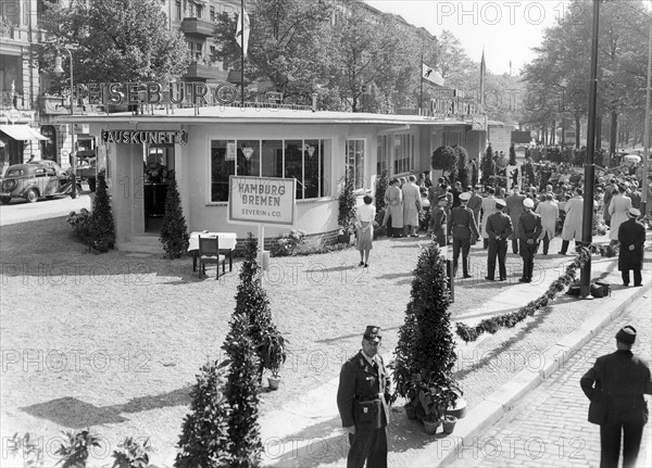 Opening of the first interzonal bus station in Berlin