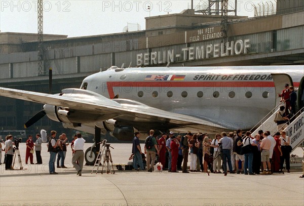 50th anniversary of airlift: "Raisin Bomber" in Berlin