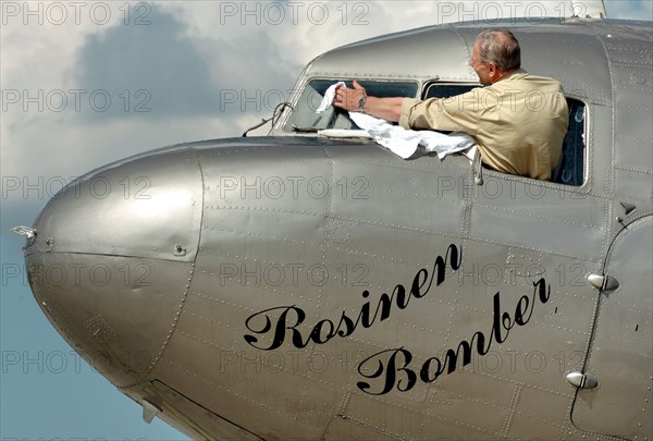 "Raisin Bomber" for Baltic Sea round flight in Rostock