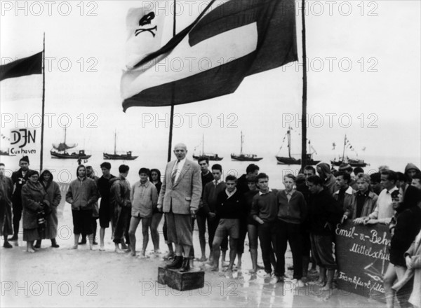 Demonstration against bomb dropping on Knechtsand