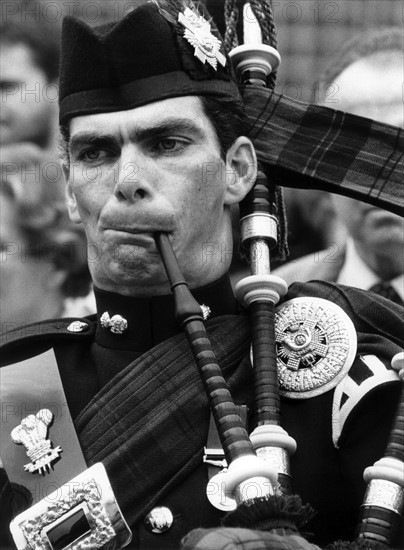 Bagpiper of the British Berlin brigade