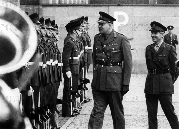 Parade for new British town major in Berlin