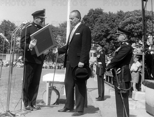 Canadian soldiers receive citizenship of the city Soest