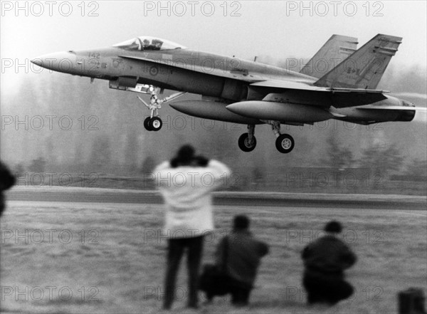 Last Canadian fighter planes leave Germany