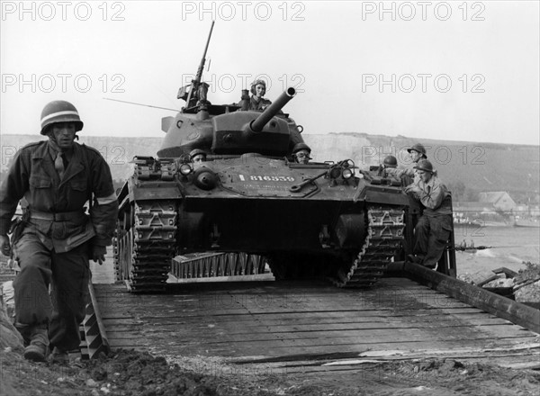 Post-war period: French soldiers during manoeuvre in Germany