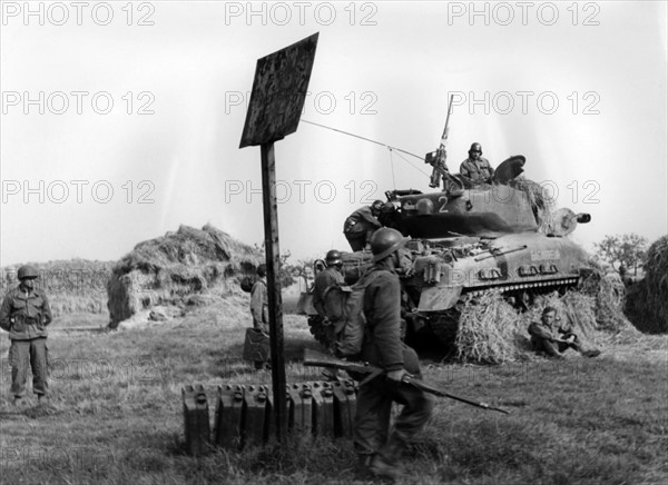 Post-war period: French soldiers during manoeuvre in Germany