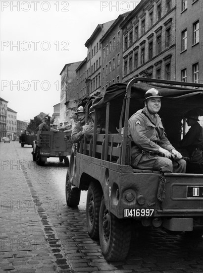 French troops at the sectoral border in the North of Berlin