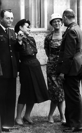 Allied soldiers and relatives during parade of French army in Berlin