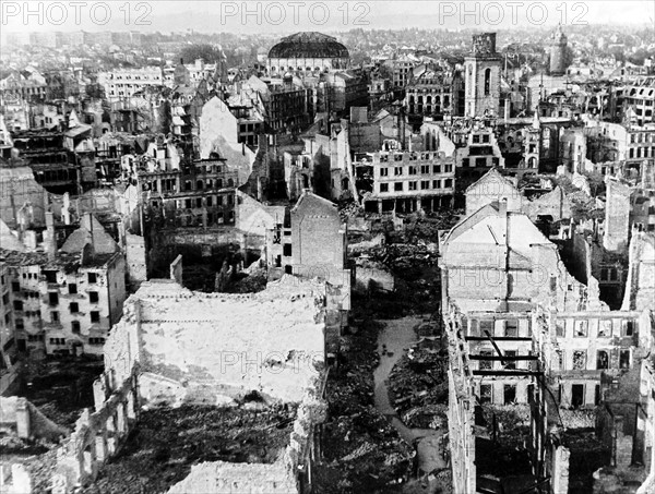 Post-war era: destroyed Frankfurt on the Main