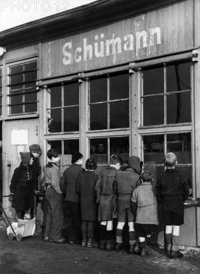Child refugees in Post-war Germany at a shop window