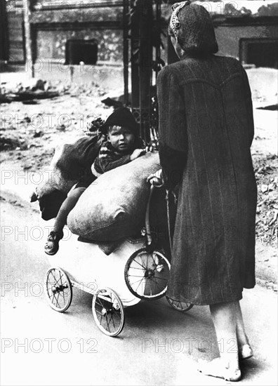 Second World War - Refugee woman with child