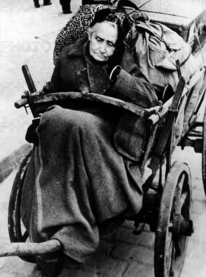 Post-war era - refugees - old people