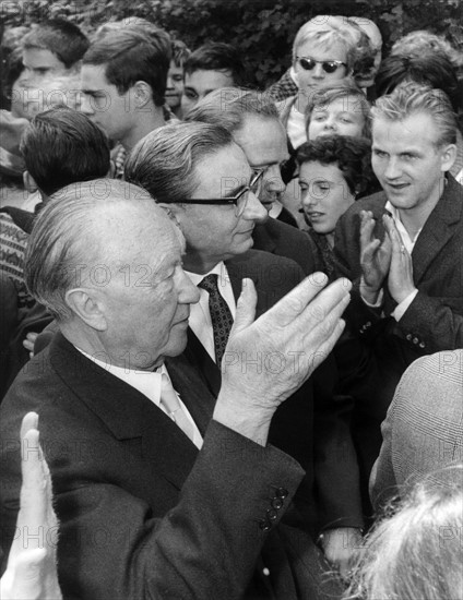 Adenauer in refugee camp Marienfelde