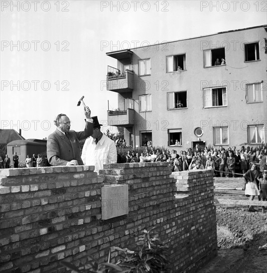 Berlin - laying of foundation stone of Marienfelde Refugee Center 1952