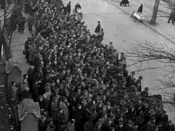 Berlin - influx of refugees 1952