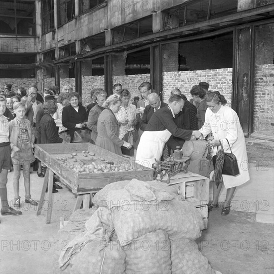 Berlin - food for East Berlins 1953